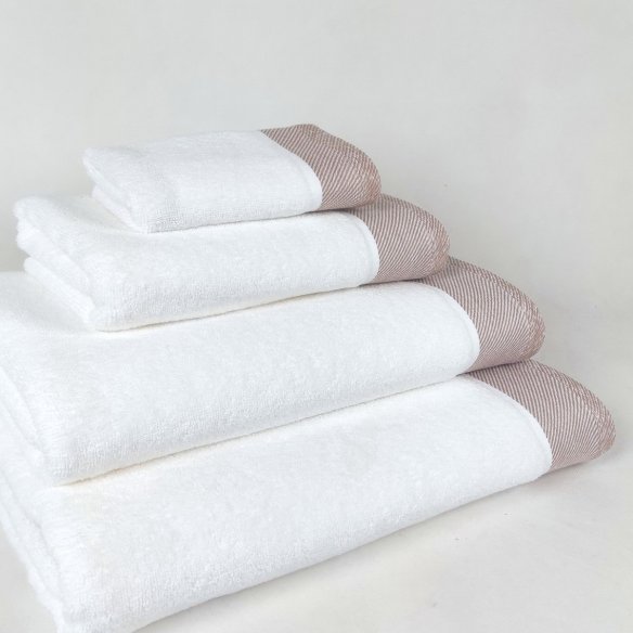 Toalla de baño beige Eternity de algodón 100%