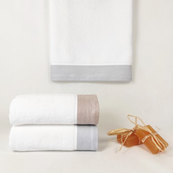 Toalla de baño beige Eternity de algodón 100%