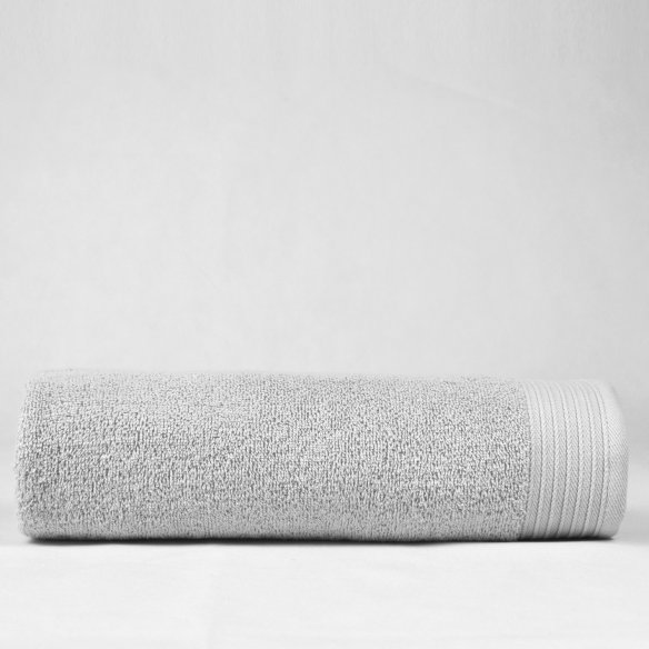 Juego toallas de baño plata Basic de algodón 100%.