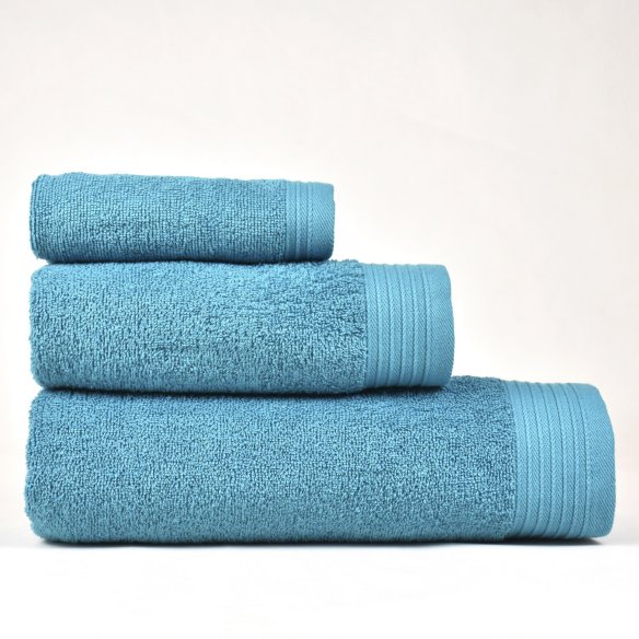 Juego toallas de baño azul Basic de algodón 100%.