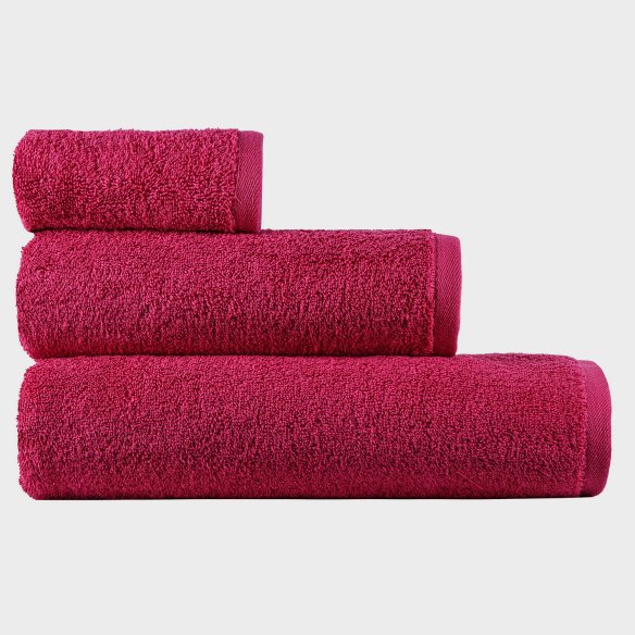Toalla de baño fucsia lisa de algodón 100%
